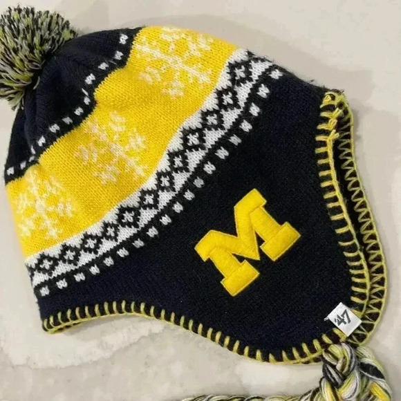 47 Brand University of Michigan Wolverines Knit Cap Pom Tassel EarFlap WinterHat - Picture 2 of 9